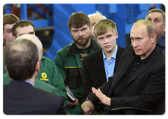 Prime Minister Vladimir Putin met with the staff of the Tver Wagon Works