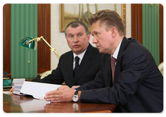 Deputy Prime Minister Igor Sechin and Gazprom CEO Alexei Miller meeting with Prime Minister Vladimir Putin