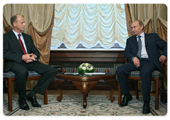 Председатель Правительства Российской Федерации В.В.Путин принял участие в церемонии подписания соглашения между корпорацией «ВСМПО-АВИСМА» и компанией Airbus