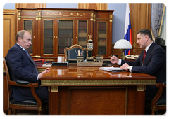 Председатель Правительства Российской Федерации В.В.Путин провел рабочую встречу с Президентом Республики Удмуртия А.А.Волковым