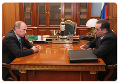 Prime Minister Vladimir Putin meeting with the Governor of Kurgan Region, Oleg Bogomolov