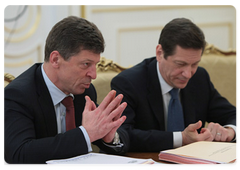 Deputy Prime Ministers Dmitry Kozak and Alexander Zhukov at the meeting of the Government Presidium