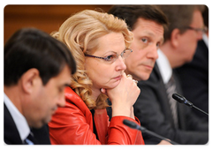 Minister of Healthcare and Social Development Tatyana Golikova, Minister of Transport Igor Levitin and Deputy Prime Minister Alexander Zhukov  at a Government meeting