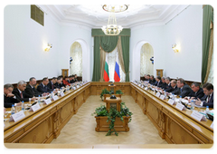 Председатель Правительства Российской Федерации В.В.Путин провел переговоры с Премьер-министром Республики Болгария С.Станишевым