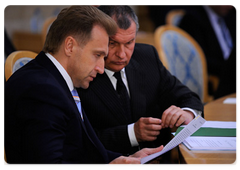 First Deputy Prime Minister Igor Shuvalov and Deputy Prime Minister Igor Sechin at a meeting of the Russian-Ukrainian Committee on Economic Cooperation