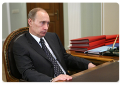 Prime Minister Vladimir Putin at a meeting with Vladimir Yakunin, President of Russian Railways
