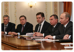 Vladimir Putin, Igor Sechin, Sergei Shmatko, Yuri Ushakov, Sergei Dankvert attending a meeting with Chilean President Michelle Bachelet