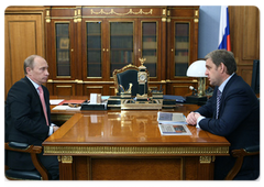 Председатель Правительства Российской Федерации В.В.Путин провел рабочую встречу с губернатором Приморского края С.М.Дарькиным