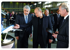 Prime Minister Vladimir Putin visiting the Yury Gagarin Komsomolsk-on-Amur Aircraft Production Association (KNAAPO)
