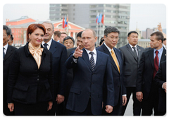 В.В.Путин осмотрел сельскохозяйственную технику, которая была поставлена Монголии в рамках договоренностей с Россией о предоставлении кредита для сельскохозяйственных нужд
