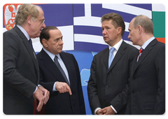В присутствии В.В.Путина и С.Берлускони «Газпром» и итальянская компания ЭНИ подписали второе дополнение к Меморандуму о взаимопонимании от 23 июня 2007 года о дальнейших шагах по реализации проекта «Южный поток»