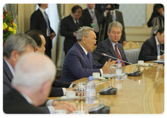 Президент Республики Казахстан Н.А.Назарбаев на встрече глав Правительств стран СНГ
