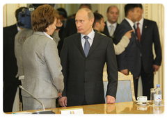 Prime Minister Vladimir Putin and Moldovan Prime Minister Zinaida Grechanii at a meeting of CIS Heads of Government