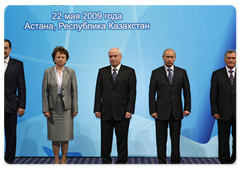 В.В.Путин принял участие в церемонии совместного фотографирования глав государств-участников СНГ