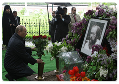 В.В.Путин посетил кладбище Донского монастыря