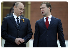 Prime Minister Vladimir Putin and President Dmitry Medvedev during the ceremony of laying a wreath at the Tomb of the Unknown Soldier