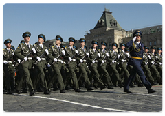 Военный парад на Красной площади, посвященный 64-годовщине Победы в Великой Отечественной войне