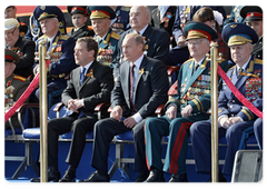 Президент России Д.А.Медведев и Председатель Правительства РФ В.В.Путин на военном параде на Красной площади, посвященном 64-годовщине Победы в Великой Отечественной войне