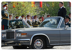 Министр обороны РФ А.Э.Сердюков на военном параде на Красной площади, посвященном 64-годовщине Победы в Великой Отечественной войне