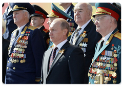 Председатель Правительства РФ В.В.Путин присутствовал на военном параде на Красной площади, посвященном 64-годовщине Победы в Великой Отечественной войне