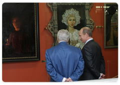 Prime Minister Vladimir Putin congratulating artist Ilya Glazunov on his 79th birthday during a visit to his gallery