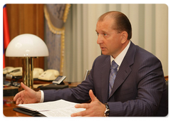 Samara Governor Vladimir Artyakov at a meeting with Prime Minister Vladimir Putin