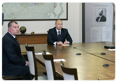 Prime Minister Vladimir Putin visiting the State Commission on Mineral Reserves