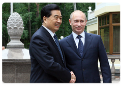Prime Minister Vladimir Putin meeting with Chinese President Hu Jintao