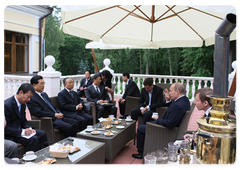 Председатель Правительства Российской Федерации В.В.Путин встретился с Председателем КНР Ху Цзиньтао