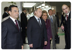 Prime Minister Vladimir Putin toured the Nissan assembly plant in St Petersburg