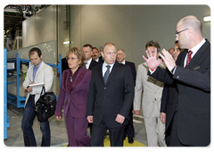 Председатель Правительства России В.В.Путин ознакомился со сборочным производством завода 