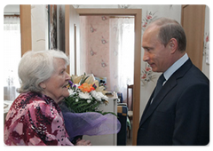 During his visit to St Petersburg, Prime Minister Vladimir Putin monitored the implementation of the government programme on providing housing to World War II veterans