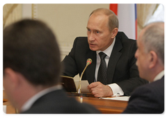 Председатель Правительства Российской Федерации В.В.Путин провел в Санкт-Петербурге совещание по вопросу обеспечения жильем ветеранов Великой Отечественной войны и военнослужащих