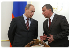 По итогам переговоров в присутствии В.В.Путина и Р.Каррисалеса был подписан ряд документов