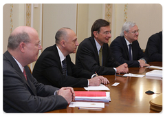 The executive director of Royal Dutch Shell Mr Jeroen van der Veer and Peter Voser at a meeting with Prime Minister Vladimir Putin