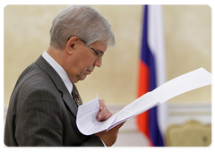 Sergei Ignatyev, Chairman of the Central Bank of Russia, before the meeting on the tentative basic parameters of the budget for 2010 and the planning period of 2011-2012, and principles of budget expenditure