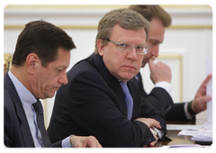 Alexander Zhukov, Alexei Kudrin and Igor Shuvalov (left to right) during the meeting on the tentative basic parameters of the budget for 2010 and the planning period of 2011-2012, and principles of budget expenditure