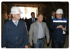 Prime Minister Vladimir Putin inspecting an alumina facility at Basel Cement’s Pikalyovo Alumina Refinery