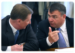 Deputy Prime Minister Sergei Ivanov and Defence Minister Anatoly Serdyukov at a meeting of a Government commission on foreign investment
