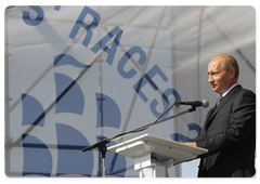 Prime Minister Vladimir Putin making a speech at the award ceremony for the participants in the first, Gdynya-St. Petersburg stage of the international regatta of training sailing ships, the Tall Ships' Races - Baltic 2009