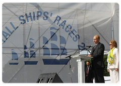 В.В.Путин выступил на торжественной церемонии награждения участников первого этапа международной регаты учебных парусных судов на участке Гдыня – Санкт-Петербург «The Tall Ships’ Races Baltic - 2009»