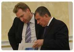 First Deputy Prime MinisterIgor Shuvalov, left, and Deputy Prime Minister Igor Sechin at the Government Presidium’s meeting