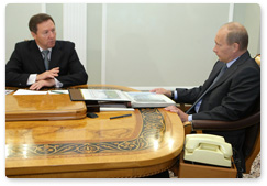 Председатель Правительства Российской Федерации В.В.Путин провел рабочую встречу с губернатором Липецкой области О.П.Королевым