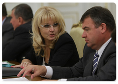 Minister of Defence Anatoly Serdyukov, and Minister of Healthcare and Social Development Tatyana Golikova at the meeting of the Government Presidium