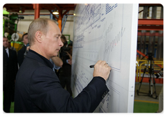 В.В.Путин принял участие в осмотре агрегата полимерных покрытий №2