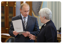 Председатель Правительства Российской Федерации В.В.Путин встретился с Н.Д.Солженицыной