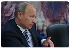 Prime Minister Vladimir Putin holding a meeting on the preparations for and the start of the grain harvesting season in 2009
