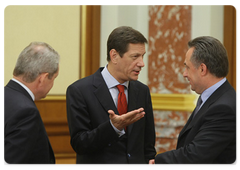 From left to right: Minister of Regional Development Viktor Basargin, Deputy Prime Minister Alexander Zhukov, and Minister of Sport, Tourism and Youth Policy Vitaly Mutko at a Government meeting