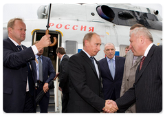 Председатель Правительства Российской Федерации В.В.Путин (в центре) прибыл в Петрозаводск