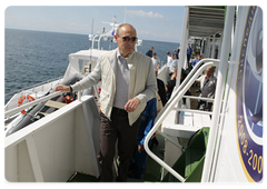 В.В.Путин совершил спуск на глубоководном аппарате «Мир» на дно озера Байкал 1462